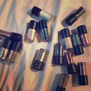 MAC PIGMENT + GLITTER BUNDLE MAKE AN OFFER